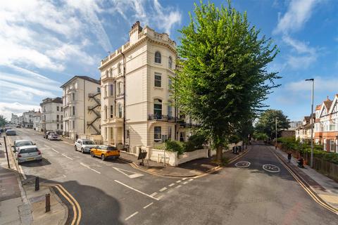 2 bedroom apartment to rent, Denmark Terrace, Brighton