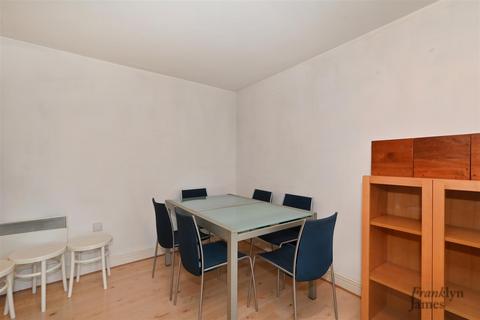 1 bedroom apartment for sale, St. Davids Square, London, E14