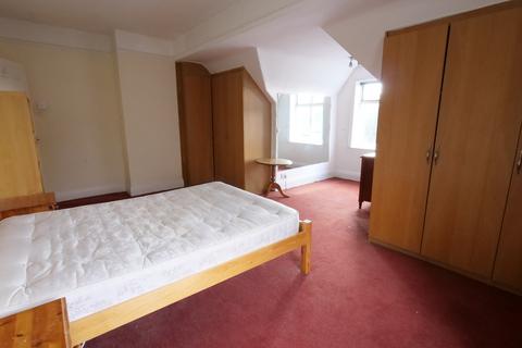 2 bedroom apartment to rent, Wilmslow Road, Manchester M20