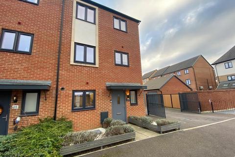 4 bedroom end of terrace house for sale, Goldcrest Way, Hampton Vale, Peterborough