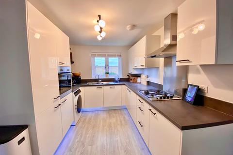 4 bedroom end of terrace house for sale, Goldcrest Way, Hampton Vale, Peterborough