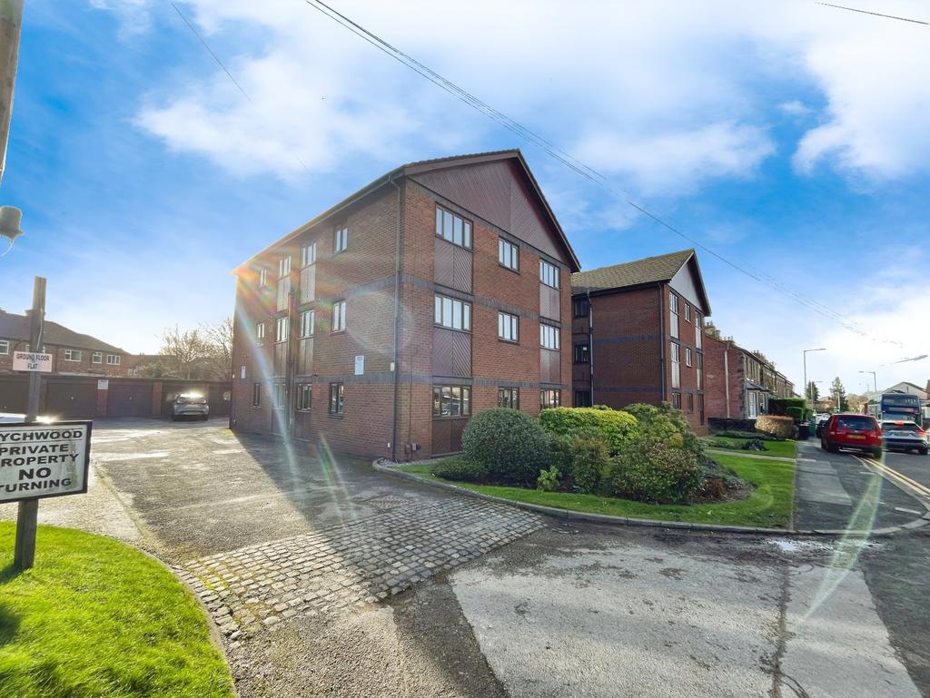 station-road-marple-stockport-sk6-2-bed-flat-for-sale-150-000