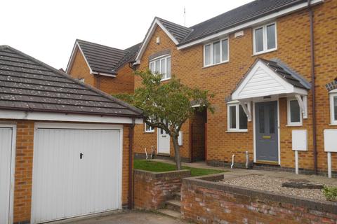 2 bedroom townhouse to rent, Woodpecker Close, Bingham NG13