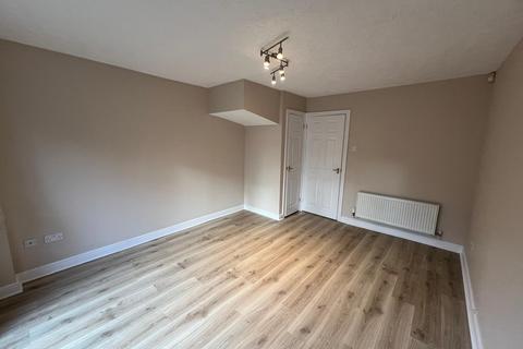 2 bedroom townhouse to rent, Woodpecker Close, Bingham NG13