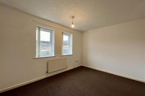 2 bedroom end of terrace house to rent, Fonthill Place, City Gardens