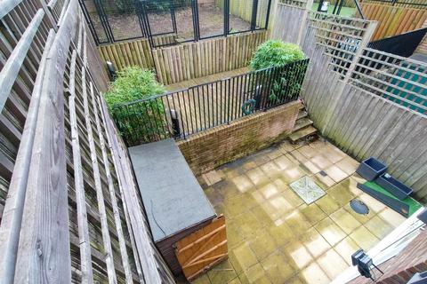 4 bedroom terraced house to rent, NAREV DRIVE, BARNET, EN4