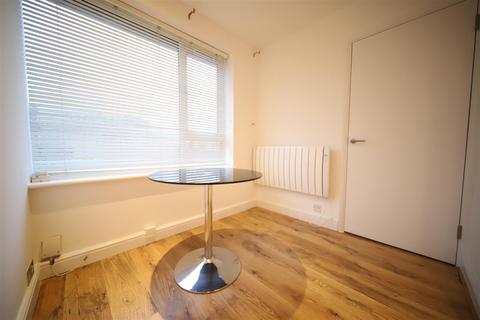 1 bedroom flat to rent, Winchmore Hill Road, London