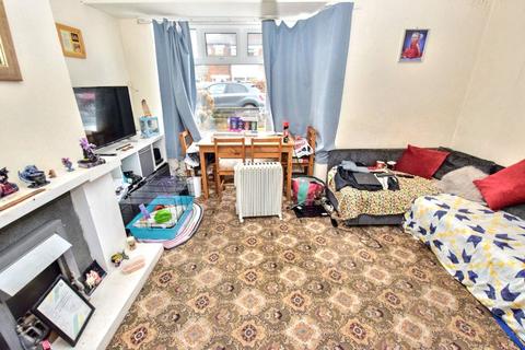 2 bedroom semi-detached house for sale, Kirkdale Avenue, Leeds, West Yorkshire