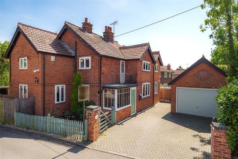 4 bedroom detached house for sale, The Square, Reading RG7