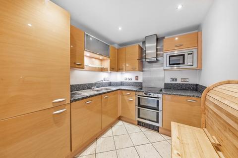 2 bedroom flat to rent, Seven Kings Way, KT2