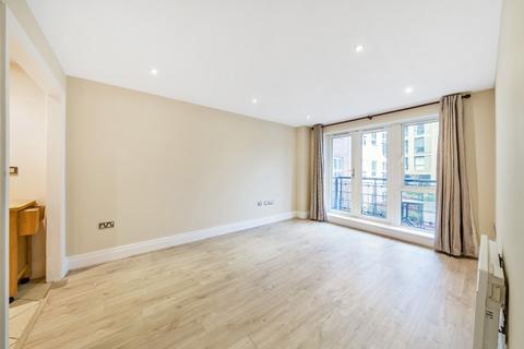 2 bedroom flat to rent, Seven Kings Way, KT2