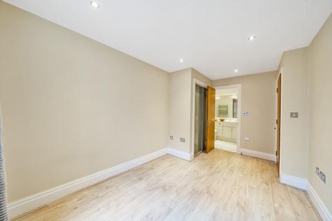 2 bedroom flat to rent, Seven Kings Way, KT2