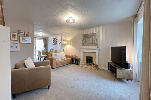 undefined, Warwick Close, Richmond Park, Dukinfield, SK16 5SD