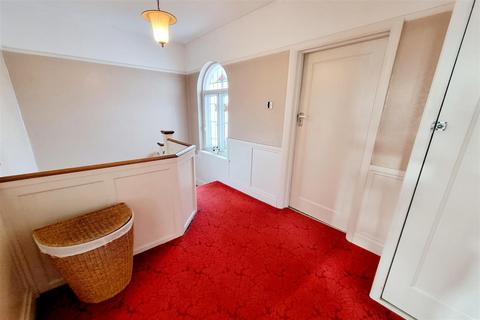 162 Cat Hill, Barnet, EN4 8HU