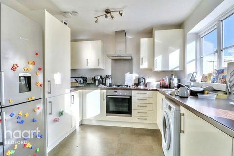 3 bedroom end of terrace house to rent, Turnpike Gardens, Bedford