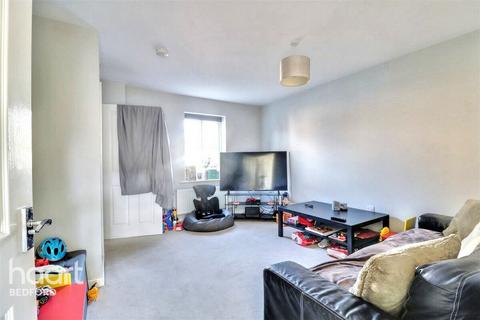 3 bedroom end of terrace house to rent, Turnpike Gardens, Bedford