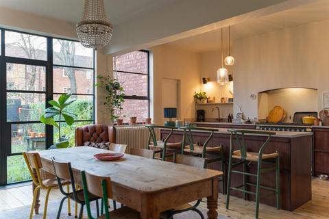 12 Green Walk, Manchester, M16 9RF