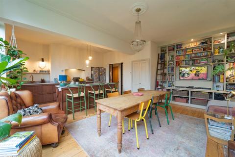12 Green Walk, Manchester, M16 9RF