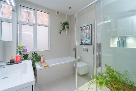 12 Green Walk, Manchester, M16 9RF