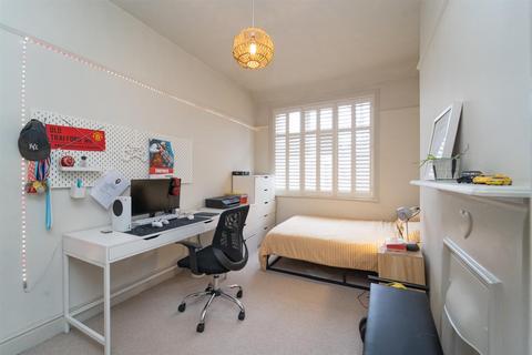 12 Green Walk, Manchester, M16 9RF