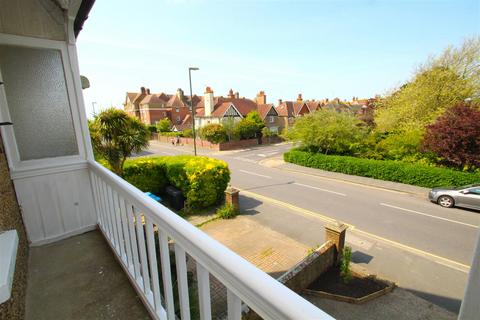 2 bedroom apartment to rent, Beach Road, Littlehampton