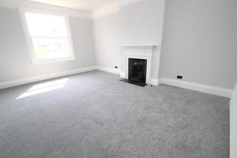 2 bedroom apartment to rent, Beach Road, Littlehampton