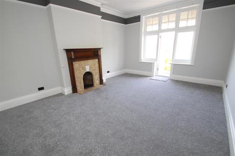 2 bedroom apartment to rent, Beach Road, Littlehampton