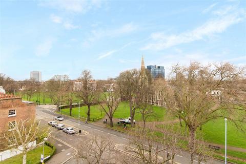 2 bedroom flat for sale, Heathfield Terrace, London, W4