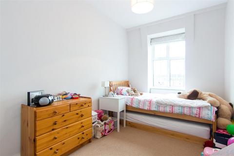 2 bedroom flat for sale, Heathfield Terrace, London, W4