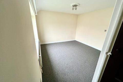 2 bedroom semi-detached house to rent, Thetford Gardens Dagenham RM9 6AR