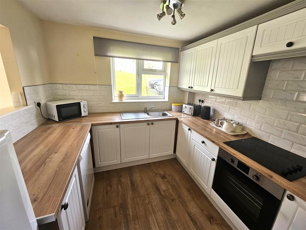 Further Kitchen.jpg