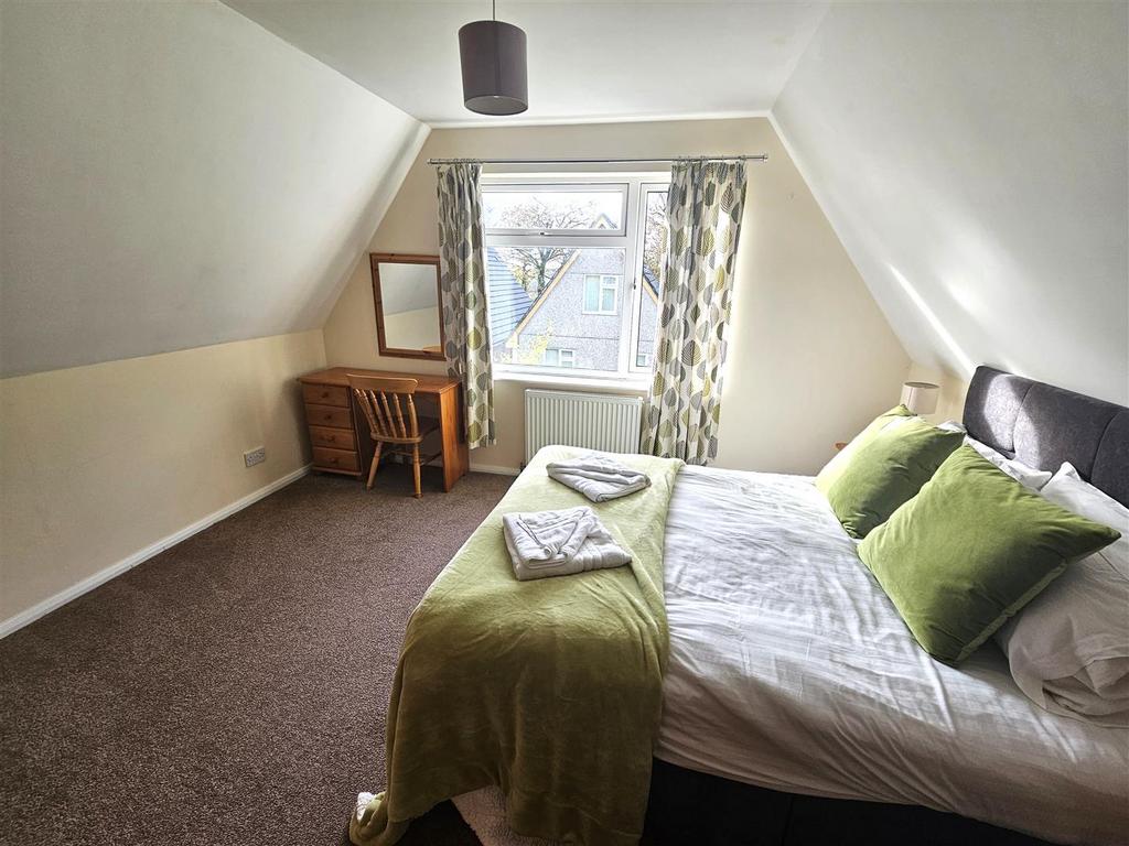 Bedroom 1.jpg