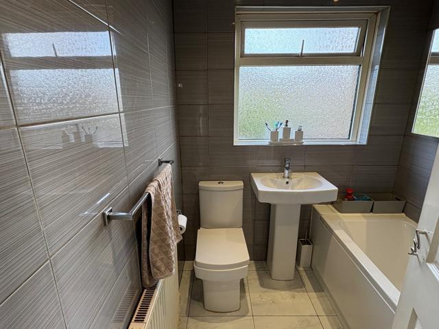 Broughtonav42bath.jpg