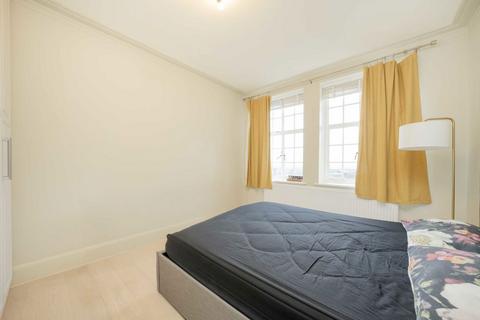 3 bedroom flat to rent, Finchley Road, London NW3