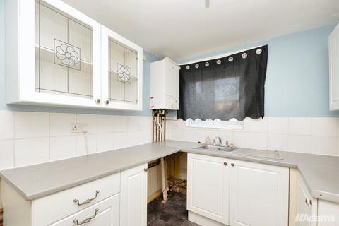 2 bedroom ground floor flat for sale, Lapwing Grove, Runcorn