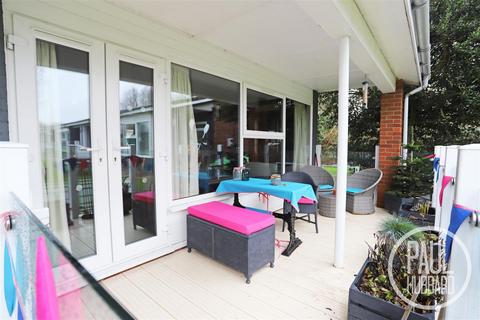 2 bedroom chalet for sale, Marsh Road, Oulton Broad, NR32