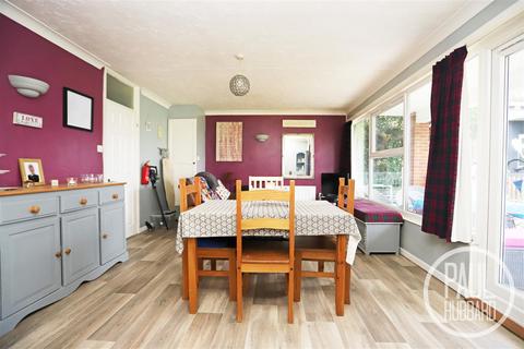 2 bedroom chalet for sale, Marsh Road, Oulton Broad, NR32