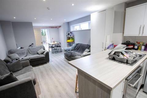 6 bedroom house to rent, Heeley Road, Birmingham B29