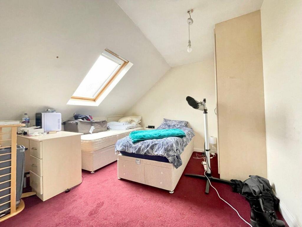 Room-5-1200x900.jpg