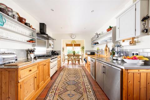 4 bedroom detached house for sale, London Road, Buckingham, Buckinghamshire, MK18