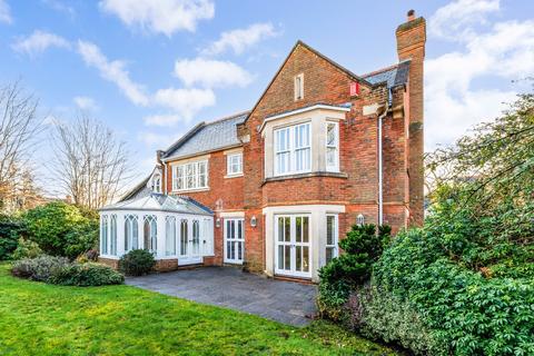 4 bedroom property for sale, Virginia Water