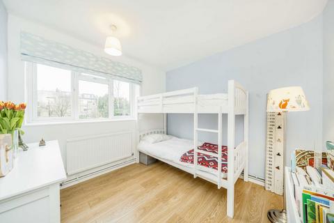 3 bedroom flat for sale, Rosehill Road, London SW18