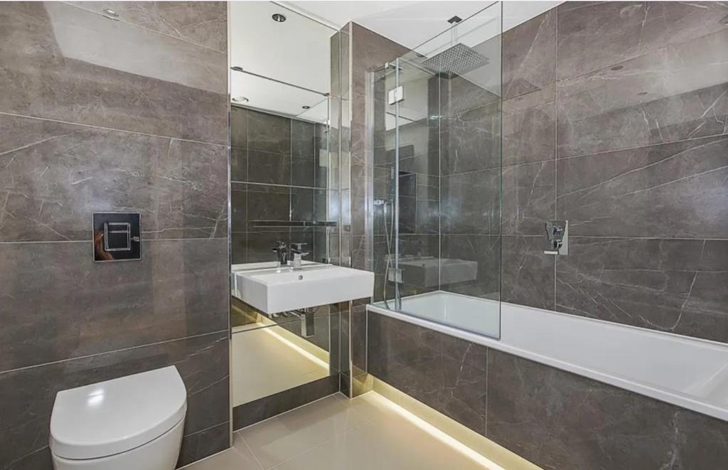 Lrg bathroom sophora