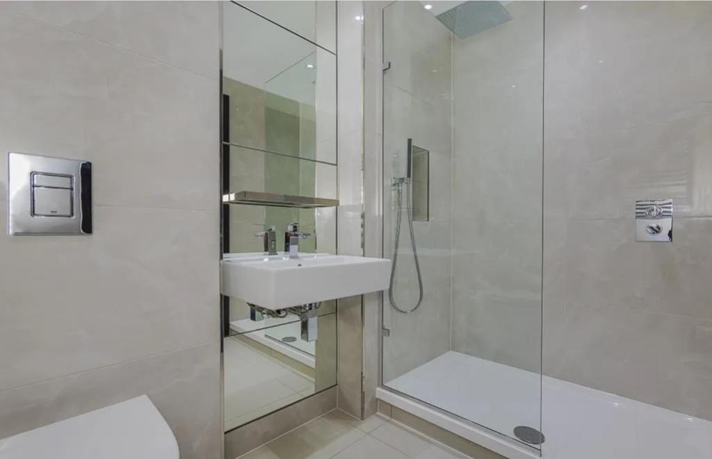 Lrg ensuite bathroom sophora