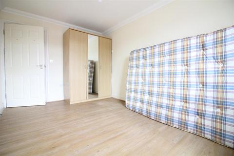 1 bedroom flat to rent, Langley Road, Slough