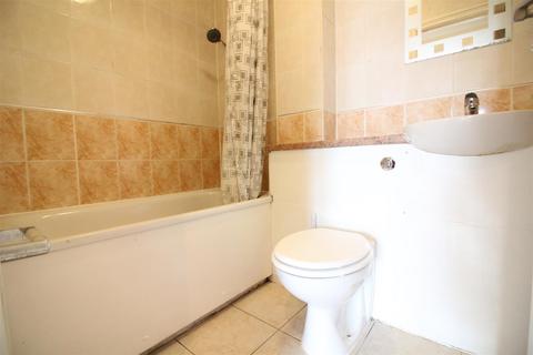 1 bedroom flat to rent, Langley Road, Slough