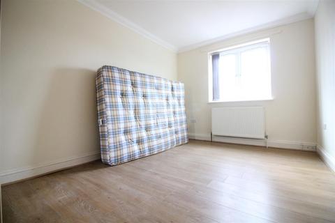 1 bedroom flat to rent, Langley Road, Slough