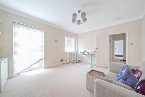 1 bedroom flat to rent, Watchfield Court Sutton Court Road W4