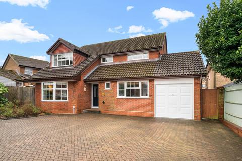 4 bedroom detached house for sale, Magnus Drive, Basingstoke