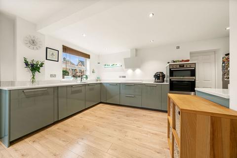6 Magnus Drive, Basingstoke, RG22 4TX